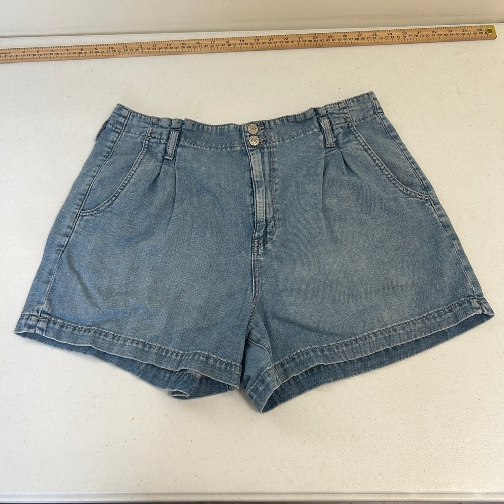 American Eagle Light Wash Pleated Denim Shorts High Rise Size 16 Elastic Back